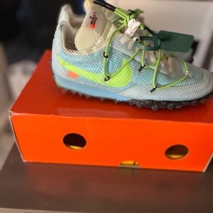Nike Off-White Terra kiger 5